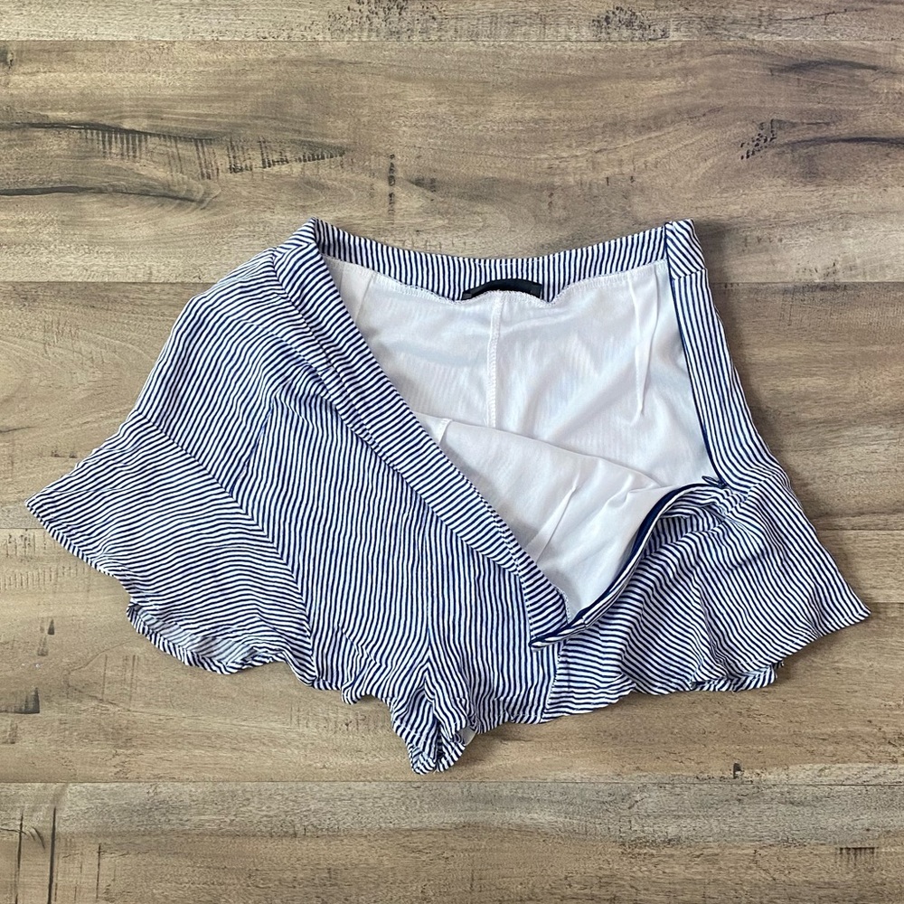 Striped Booty Shorts High Waisted Fashion Statement Casual Mini Dressy Chic - Picture 5 of 8